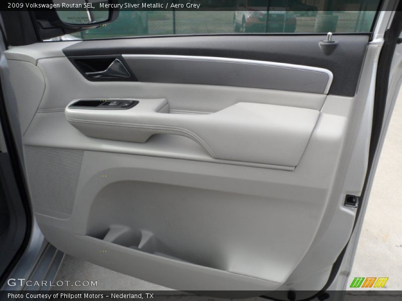 Mercury Sliver Metallic / Aero Grey 2009 Volkswagen Routan SEL