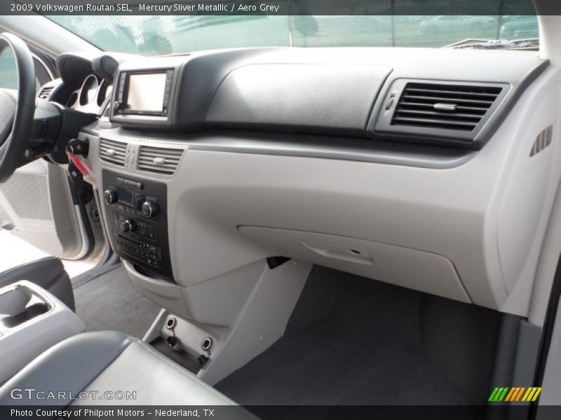 Mercury Sliver Metallic / Aero Grey 2009 Volkswagen Routan SEL