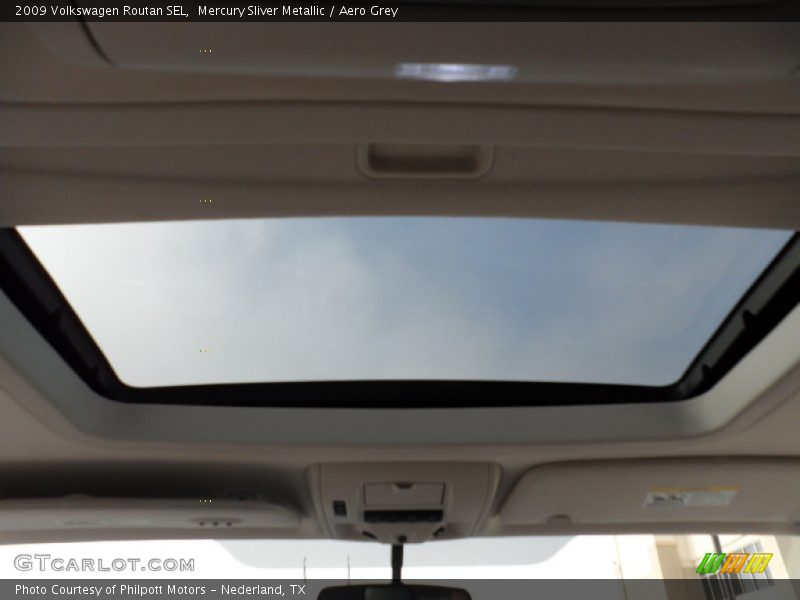 Mercury Sliver Metallic / Aero Grey 2009 Volkswagen Routan SEL