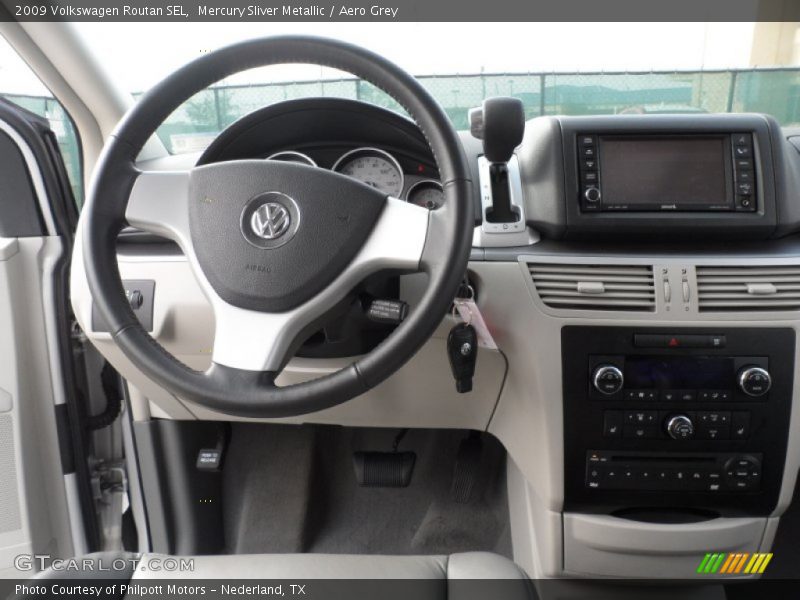 Mercury Sliver Metallic / Aero Grey 2009 Volkswagen Routan SEL