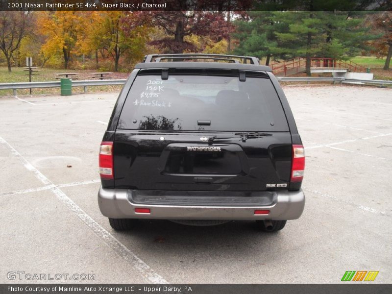 Super Black / Charcoal 2001 Nissan Pathfinder SE 4x4