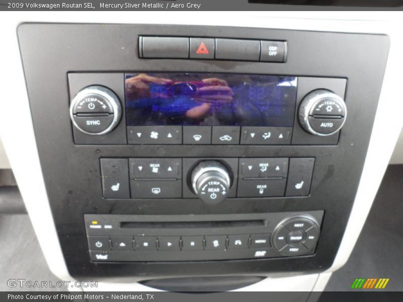 Mercury Sliver Metallic / Aero Grey 2009 Volkswagen Routan SEL