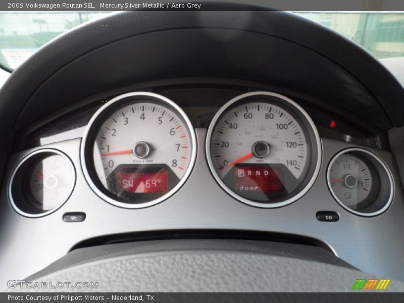 Mercury Sliver Metallic / Aero Grey 2009 Volkswagen Routan SEL