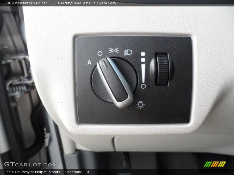 Mercury Sliver Metallic / Aero Grey 2009 Volkswagen Routan SEL