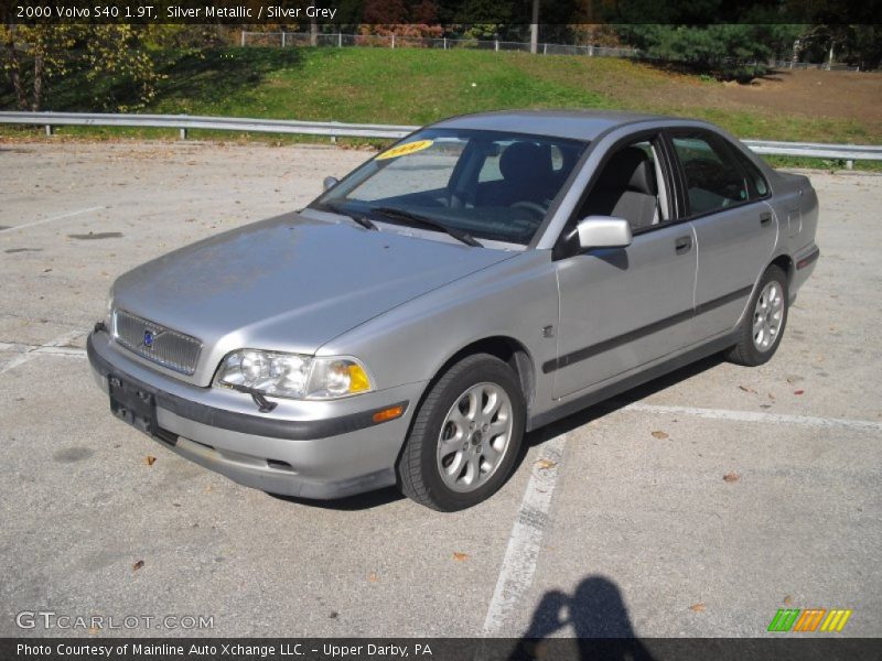 Silver Metallic / Silver Grey 2000 Volvo S40 1.9T