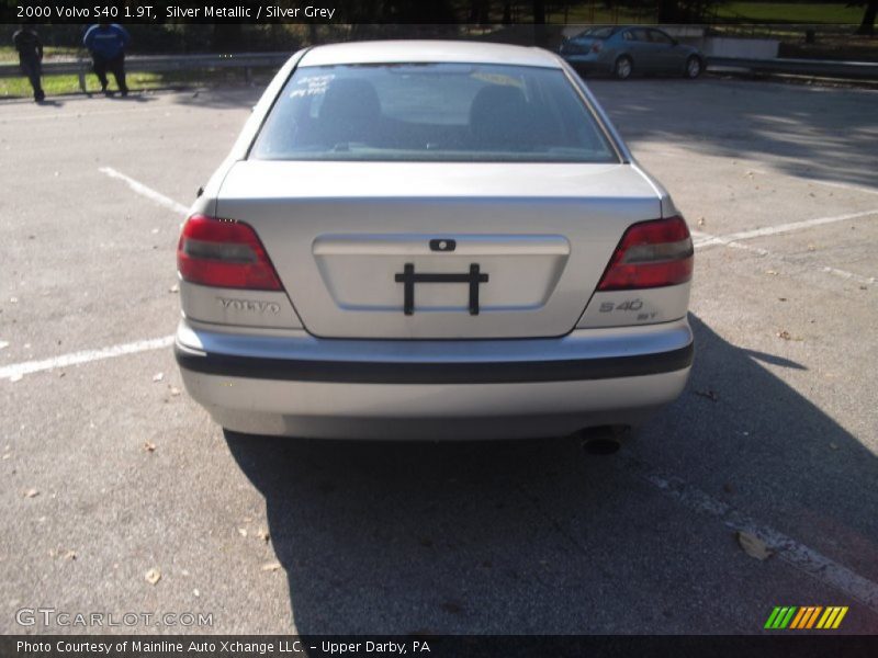 Silver Metallic / Silver Grey 2000 Volvo S40 1.9T