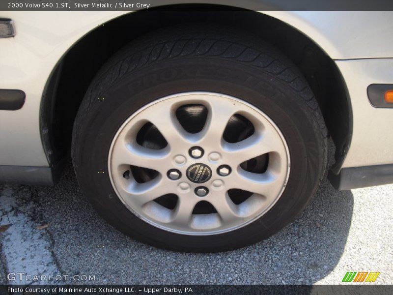 Silver Metallic / Silver Grey 2000 Volvo S40 1.9T