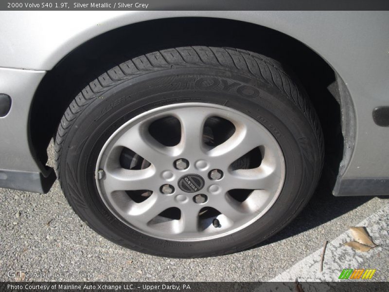 Silver Metallic / Silver Grey 2000 Volvo S40 1.9T