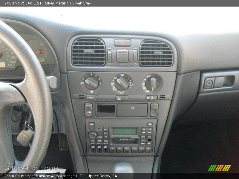 Silver Metallic / Silver Grey 2000 Volvo S40 1.9T