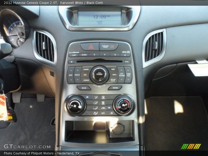 Karussell White / Black Cloth 2012 Hyundai Genesis Coupe 2.0T