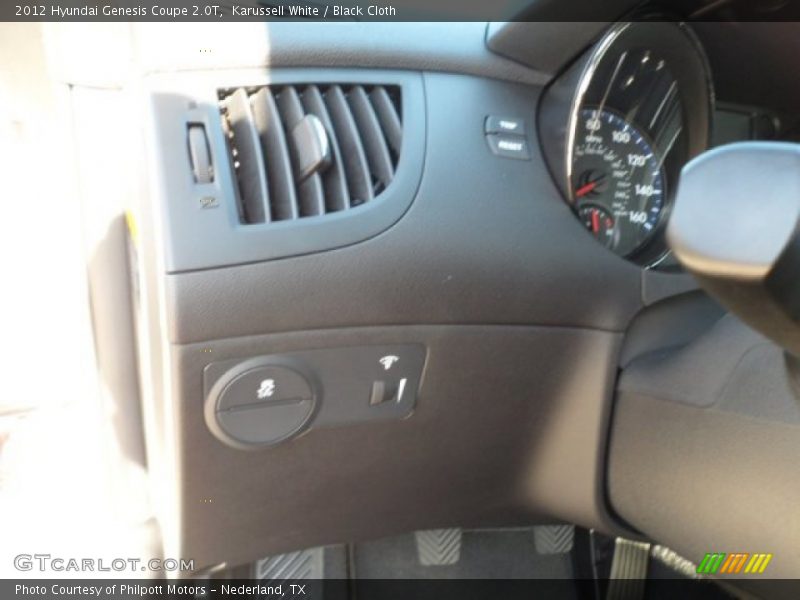 Karussell White / Black Cloth 2012 Hyundai Genesis Coupe 2.0T