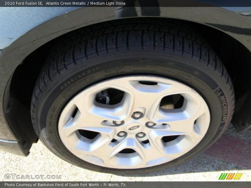 Atlantis Green Metallic / Medium Light Stone 2010 Ford Fusion SE