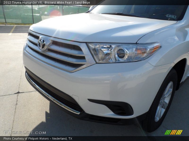 Blizzard White Pearl / Sand Beige 2012 Toyota Highlander V6