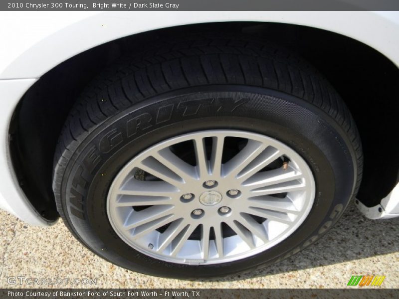 Bright White / Dark Slate Gray 2010 Chrysler 300 Touring