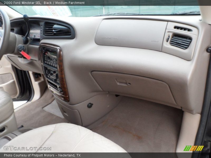 Dashboard of 2000 Windstar SEL