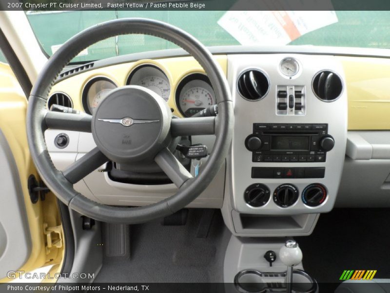 Dashboard of 2007 PT Cruiser Limited