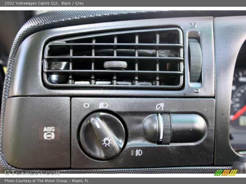 Black / Grey 2002 Volkswagen Cabrio GLX