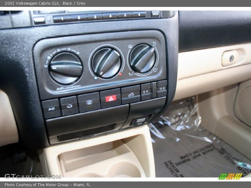 Black / Grey 2002 Volkswagen Cabrio GLX