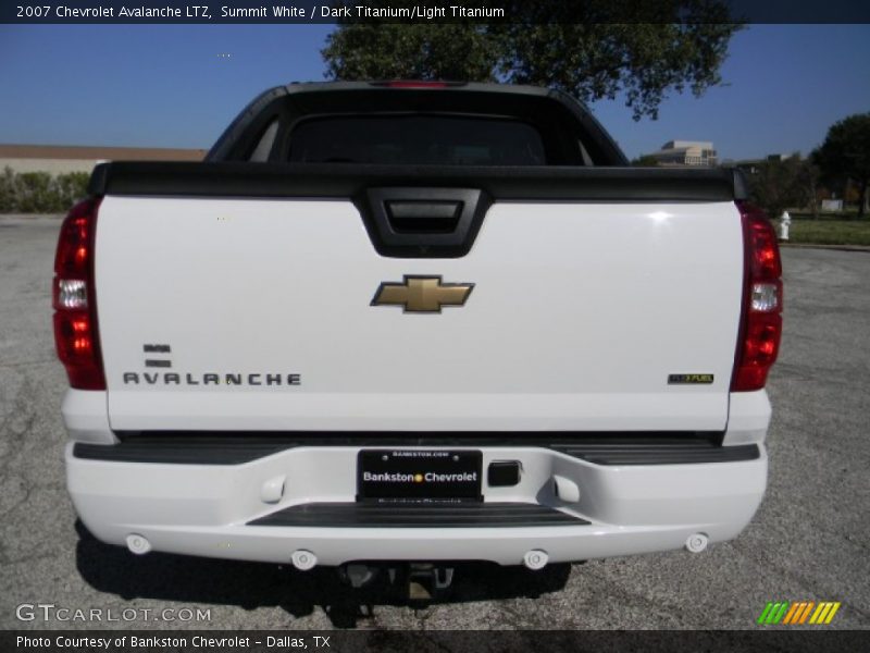 Summit White / Dark Titanium/Light Titanium 2007 Chevrolet Avalanche LTZ