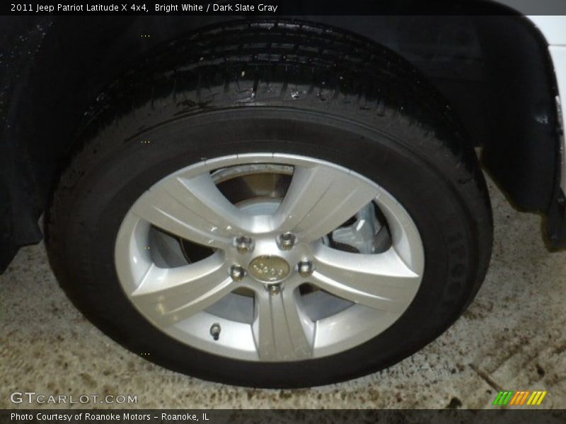 Bright White / Dark Slate Gray 2011 Jeep Patriot Latitude X 4x4