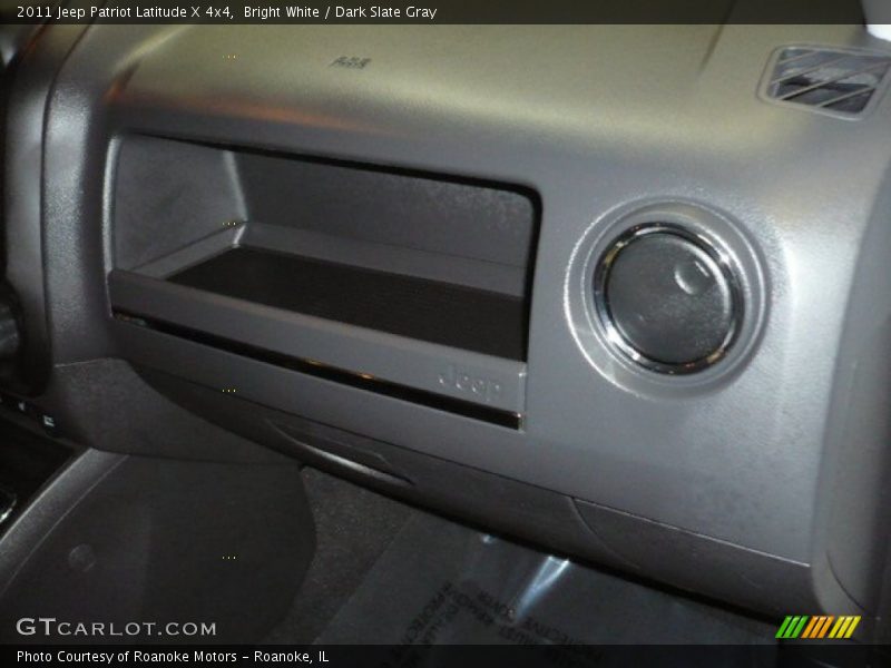 Bright White / Dark Slate Gray 2011 Jeep Patriot Latitude X 4x4