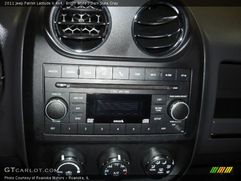 Bright White / Dark Slate Gray 2011 Jeep Patriot Latitude X 4x4