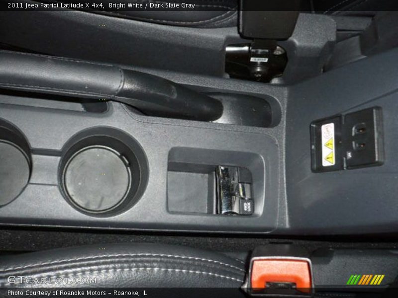 Bright White / Dark Slate Gray 2011 Jeep Patriot Latitude X 4x4