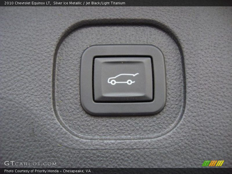Silver Ice Metallic / Jet Black/Light Titanium 2010 Chevrolet Equinox LT