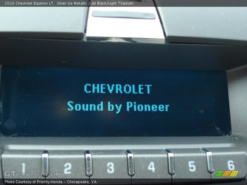 Silver Ice Metallic / Jet Black/Light Titanium 2010 Chevrolet Equinox LT