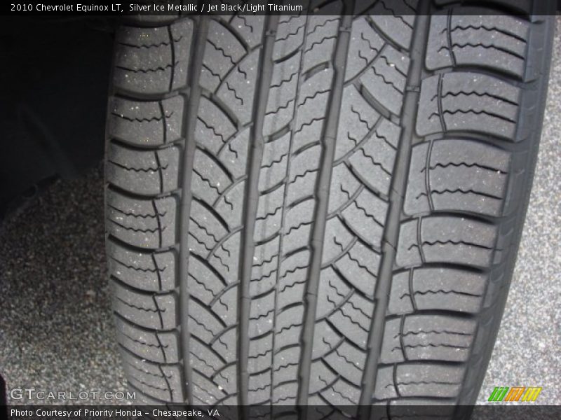 Silver Ice Metallic / Jet Black/Light Titanium 2010 Chevrolet Equinox LT