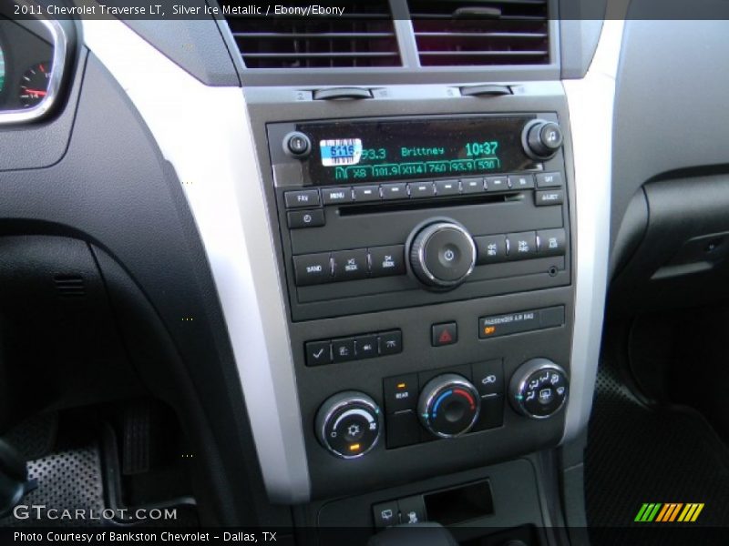 Silver Ice Metallic / Ebony/Ebony 2011 Chevrolet Traverse LT