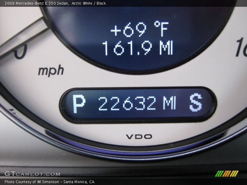 Arctic White / Black 2009 Mercedes-Benz E 350 Sedan