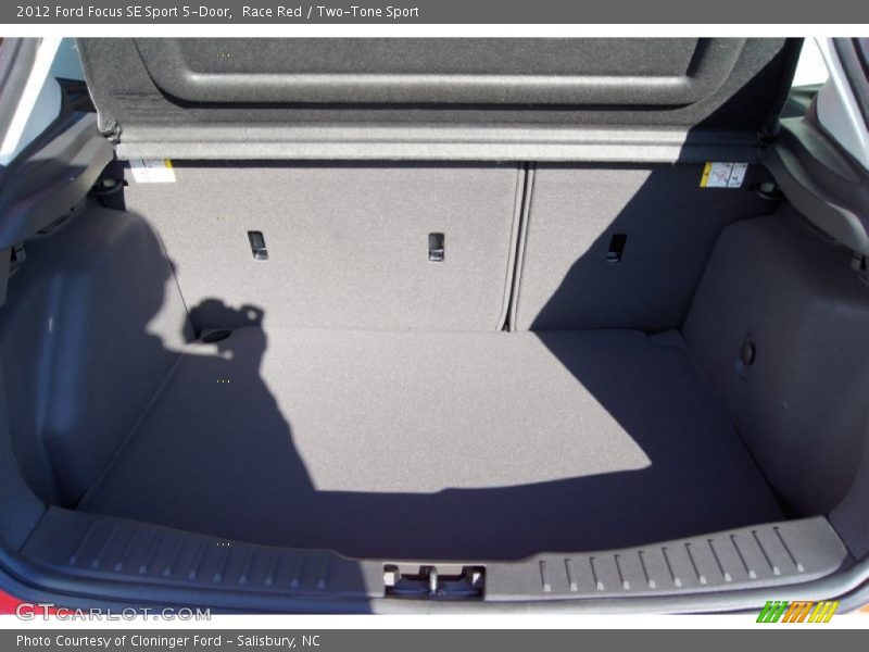  2012 Focus SE Sport 5-Door Trunk