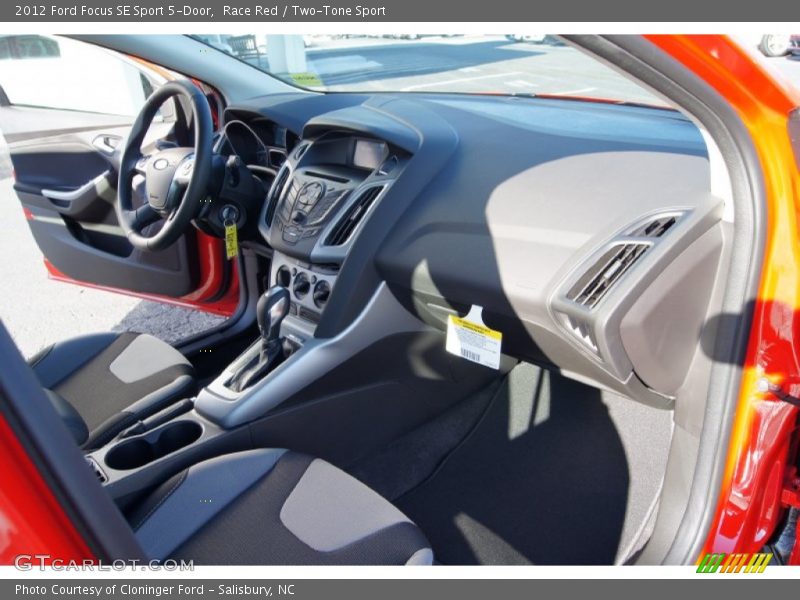Race Red / Two-Tone Sport 2012 Ford Focus SE Sport 5-Door