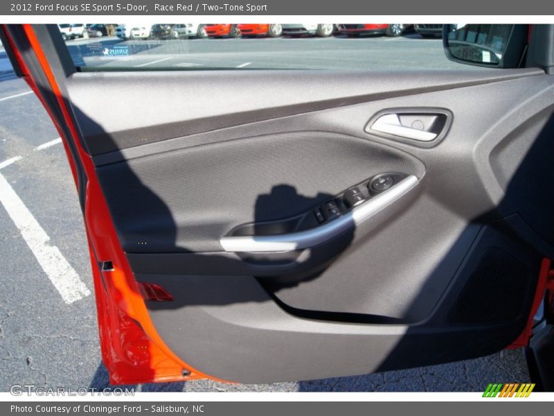 Race Red / Two-Tone Sport 2012 Ford Focus SE Sport 5-Door