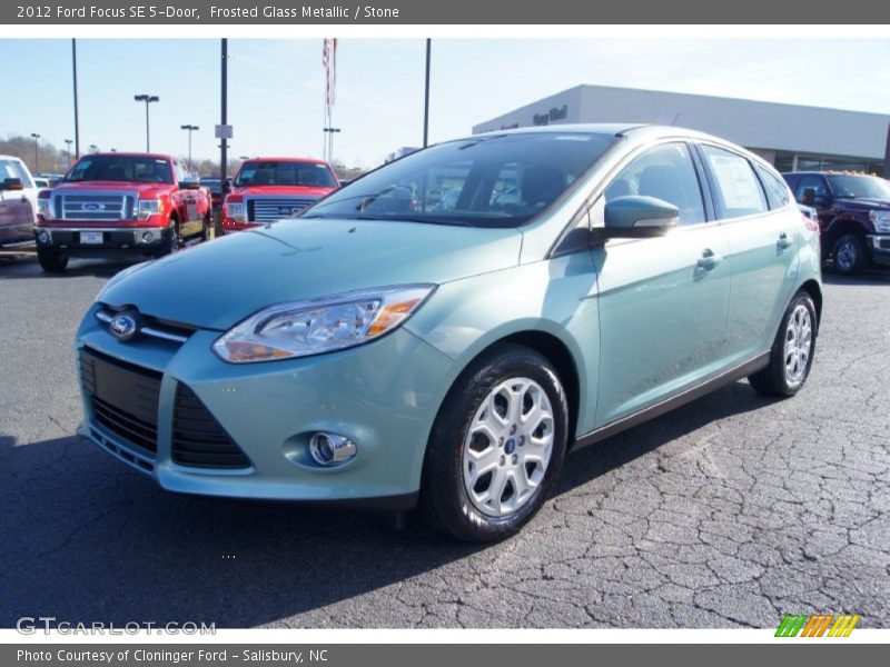 Front 3/4 View of 2012 Focus SE 5-Door