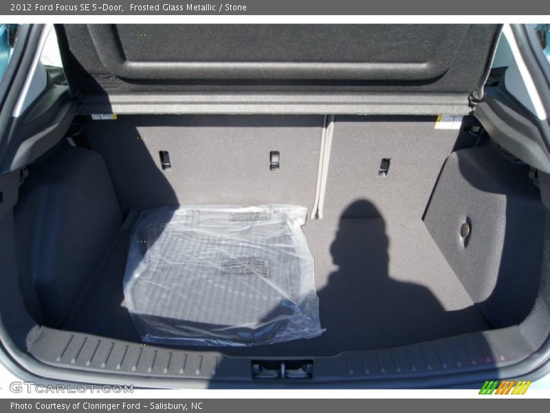  2012 Focus SE 5-Door Trunk