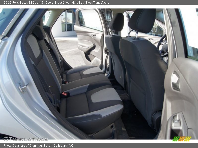 Ingot Silver Metallic / Two-Tone Sport 2012 Ford Focus SE Sport 5-Door