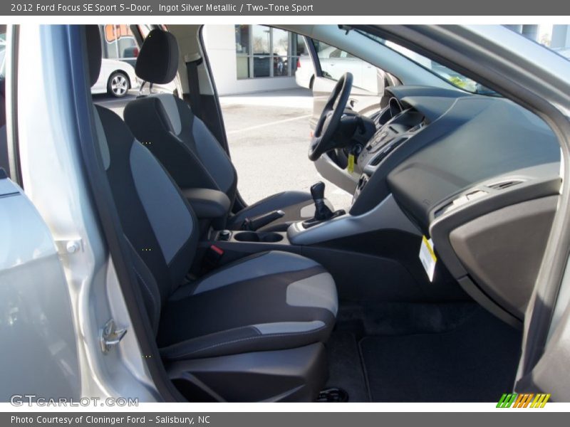 Ingot Silver Metallic / Two-Tone Sport 2012 Ford Focus SE Sport 5-Door