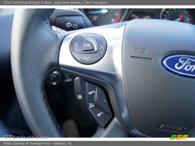 Ingot Silver Metallic / Two-Tone Sport 2012 Ford Focus SE Sport 5-Door