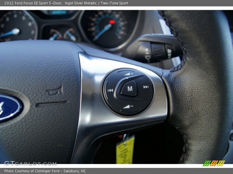Ingot Silver Metallic / Two-Tone Sport 2012 Ford Focus SE Sport 5-Door