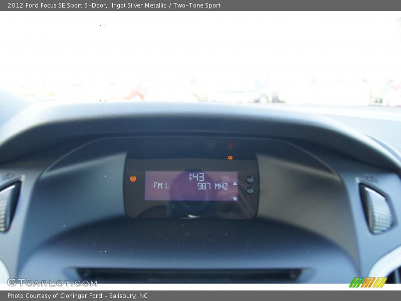 Ingot Silver Metallic / Two-Tone Sport 2012 Ford Focus SE Sport 5-Door
