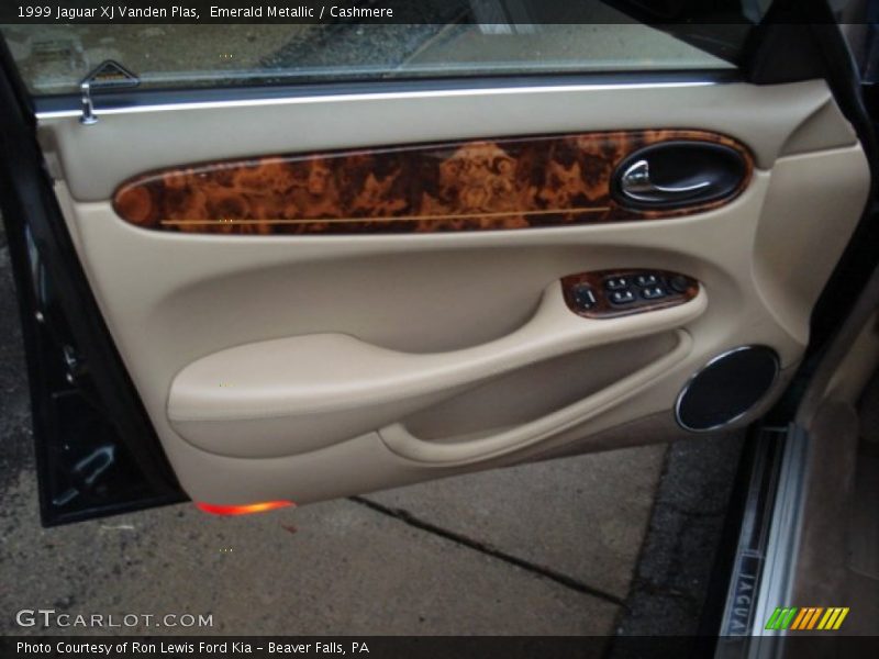 Emerald Metallic / Cashmere 1999 Jaguar XJ Vanden Plas