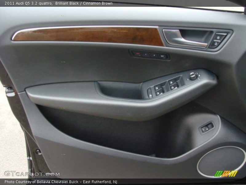 Brilliant Black / Cinnamon Brown 2011 Audi Q5 3.2 quattro