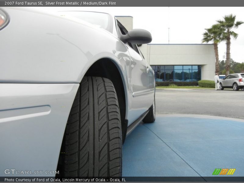 Silver Frost Metallic / Medium/Dark Flint 2007 Ford Taurus SE