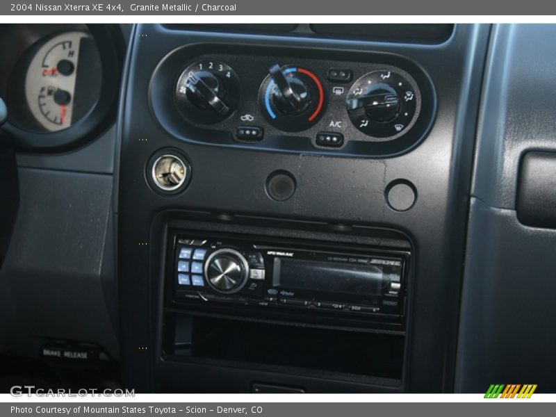 Granite Metallic / Charcoal 2004 Nissan Xterra XE 4x4