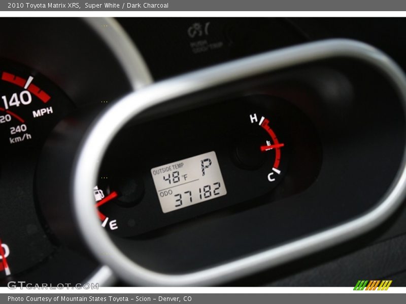 Super White / Dark Charcoal 2010 Toyota Matrix XRS