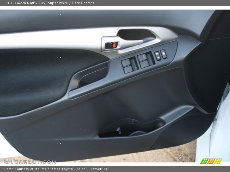 Super White / Dark Charcoal 2010 Toyota Matrix XRS