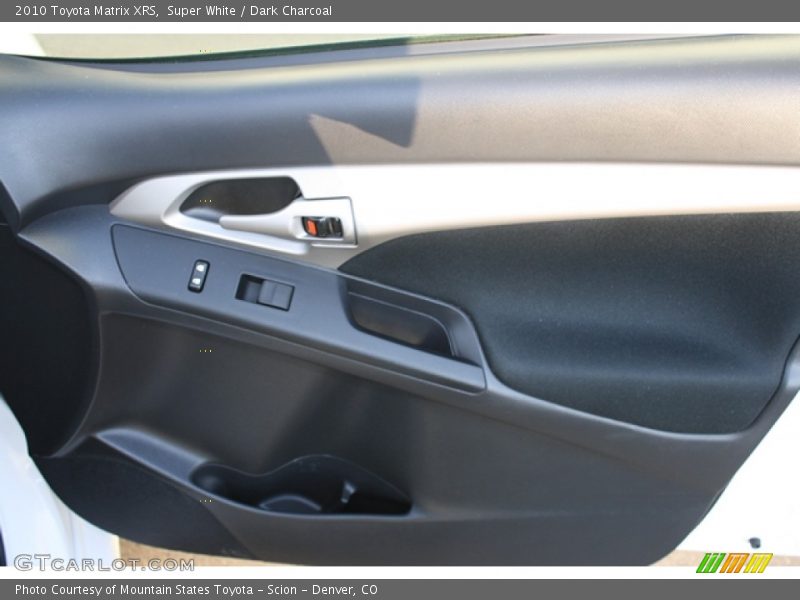 Super White / Dark Charcoal 2010 Toyota Matrix XRS