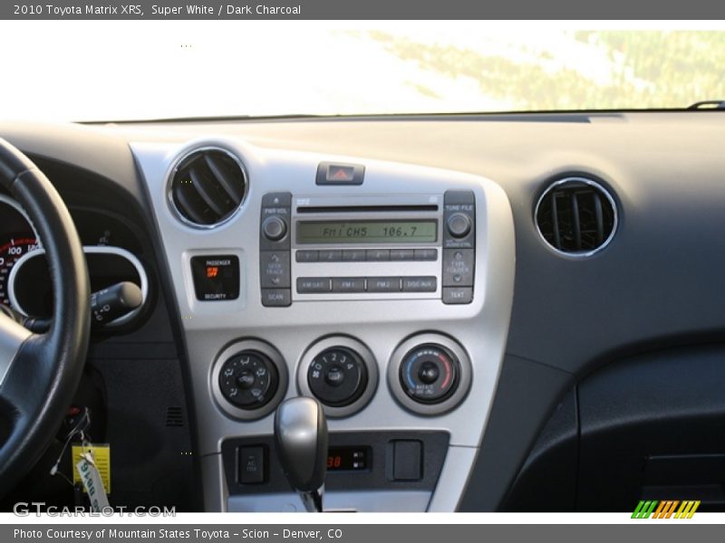 Super White / Dark Charcoal 2010 Toyota Matrix XRS